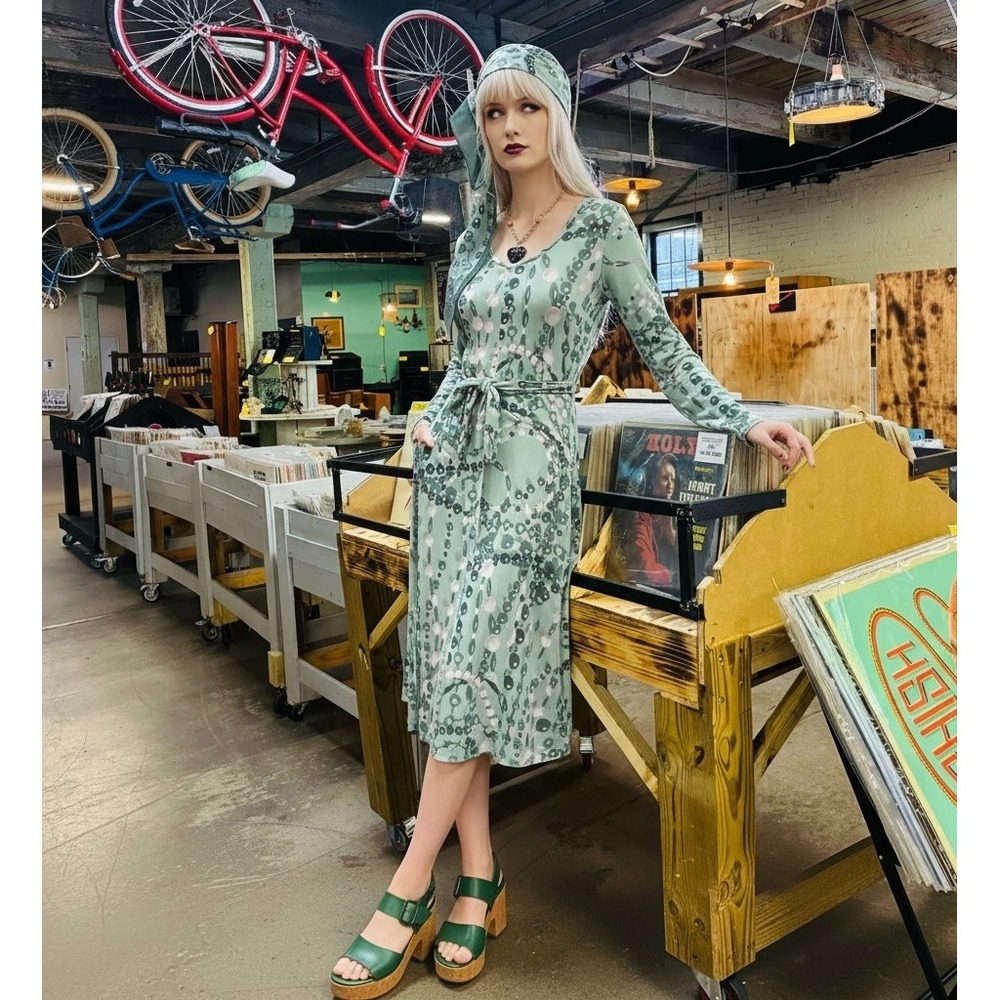 Vintage 70s Novelty Print Green Midi Dress Small with Scarf & Belt